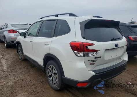 2021 Subaru Forester Premium z USA, uszkodzony, nr VIN JF2SKAFC8MH476872